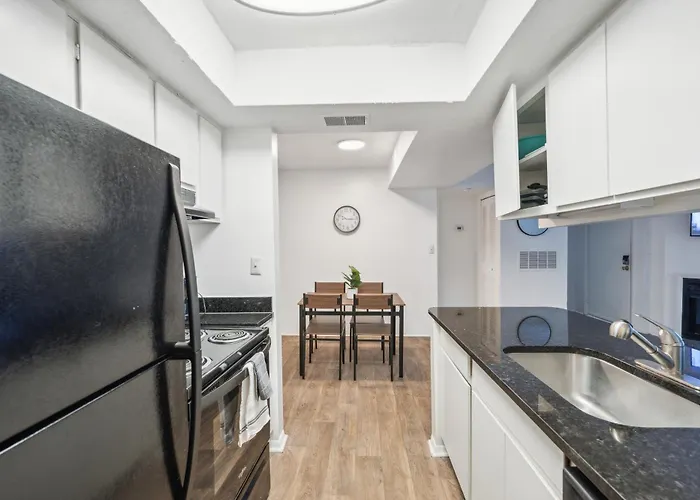Apartment Northcliffe 1107 I Fully Furnished 2 Bedroom 2bth *