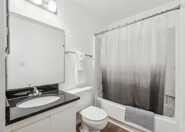 Apartment Northcliffe 1107 I Fully Furnished 2 Bedroom 2bth *