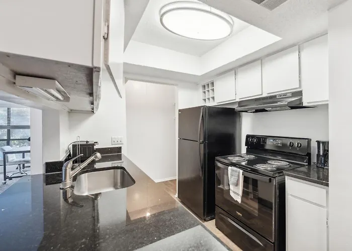 Apartment Northcliffe 1107 I Fully Furnished 2 Bedroom 2bth