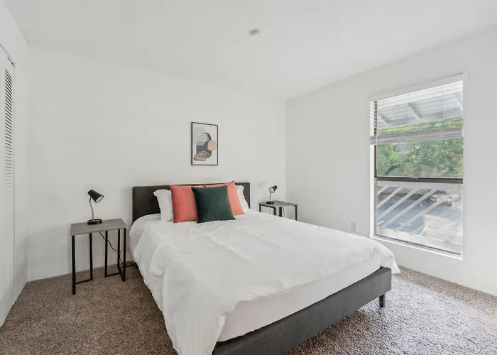 Apartment Northcliffe 1107 I Fully Furnished 2 Bedroom 2bth *